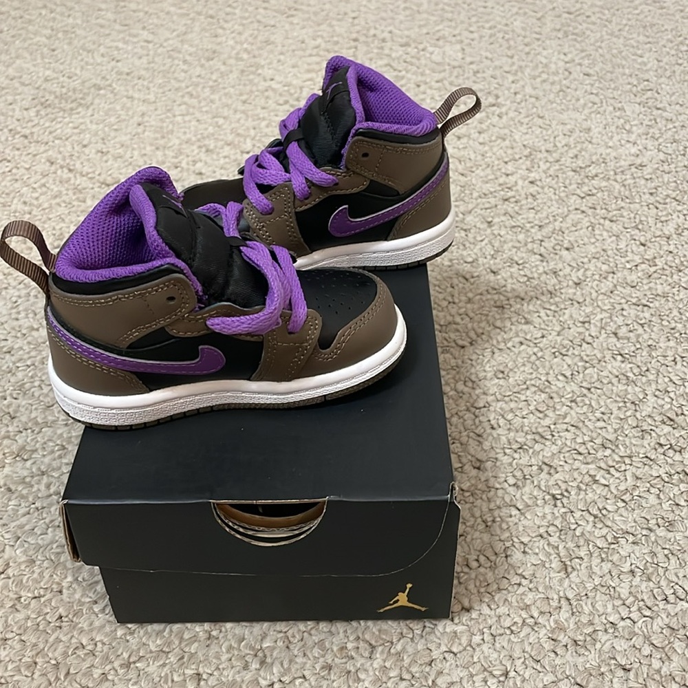Air Jordan 1 Mid TD 'Palomino'/ White- Wild Berry Size 5c - Picture 4 of 4